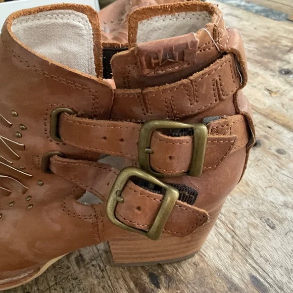 Catepillar CAT tan leather boots 8. - Picture 13 of 14